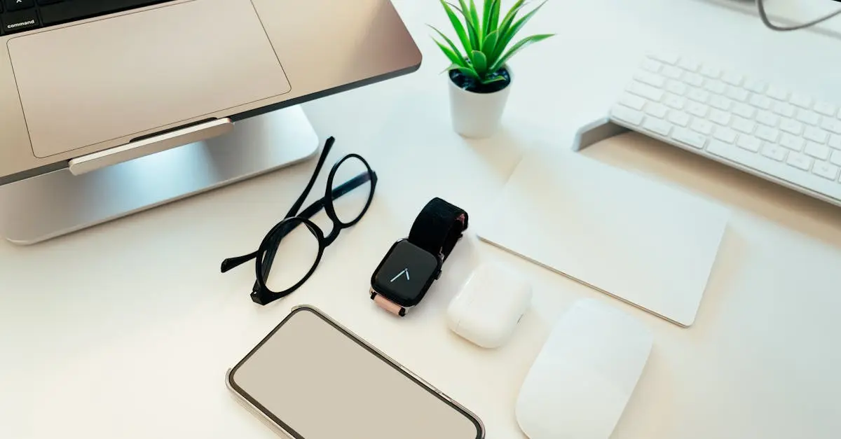 mesa de trabalho organizada com tecnologia Titanium Solutions mesa de trabalho organizada com tecnologia